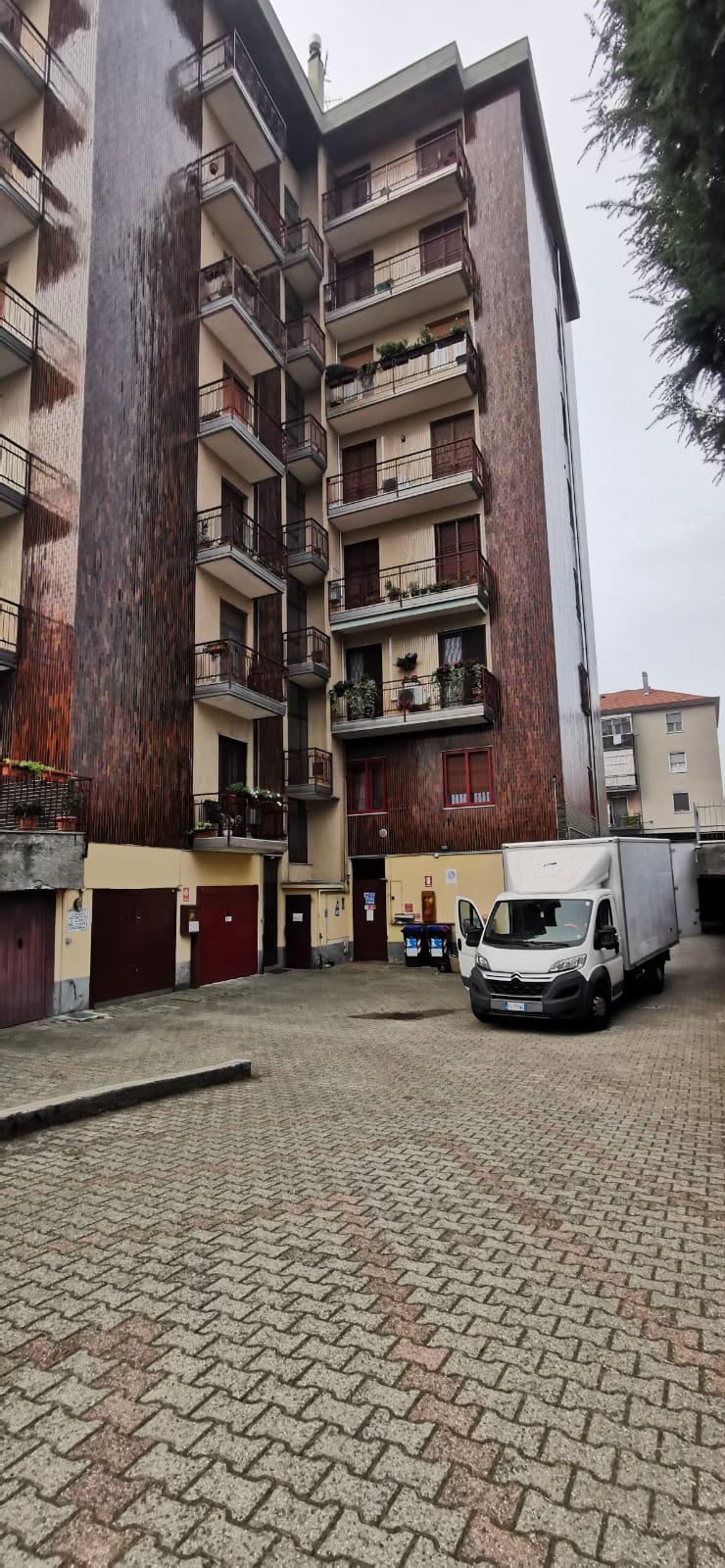 Furgone traslochi Milano - Ardemagni Multiservizi